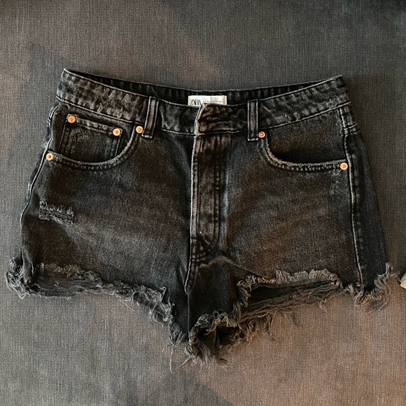 Zara Mid- Rise Shorts - Picture 2 of 3